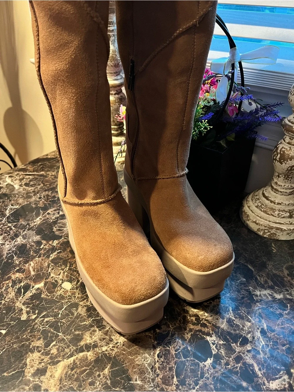 Ugg New Heights Platform Extras Sheepskin/Suede Fall/Winter Boots Size 6 Women